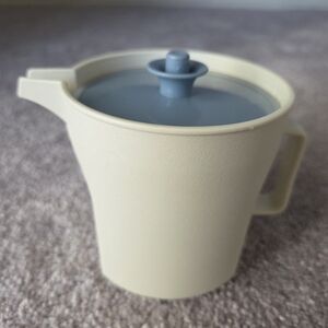 Tupperware Cream Jug with Blue Lid